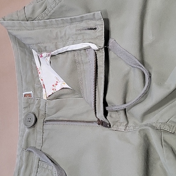 Old Navy Size 6 Khaki Green Just Below Waist Chino Shorts, Gently Used Condition - Picture 9 of 11